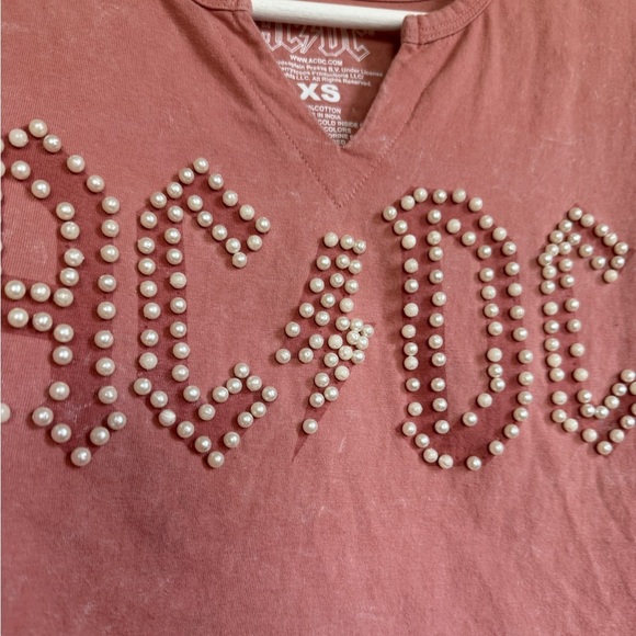 AC/DC Women’s Band Graphic Baby Tee Pink Acid Wash Pearl Crop Top XS - Picture 4 of 6